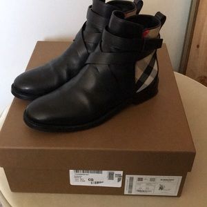 burberry flat boots